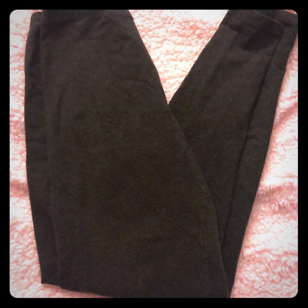 🔴6 for $20🔴Simply Vera charcoal gray Leggings!